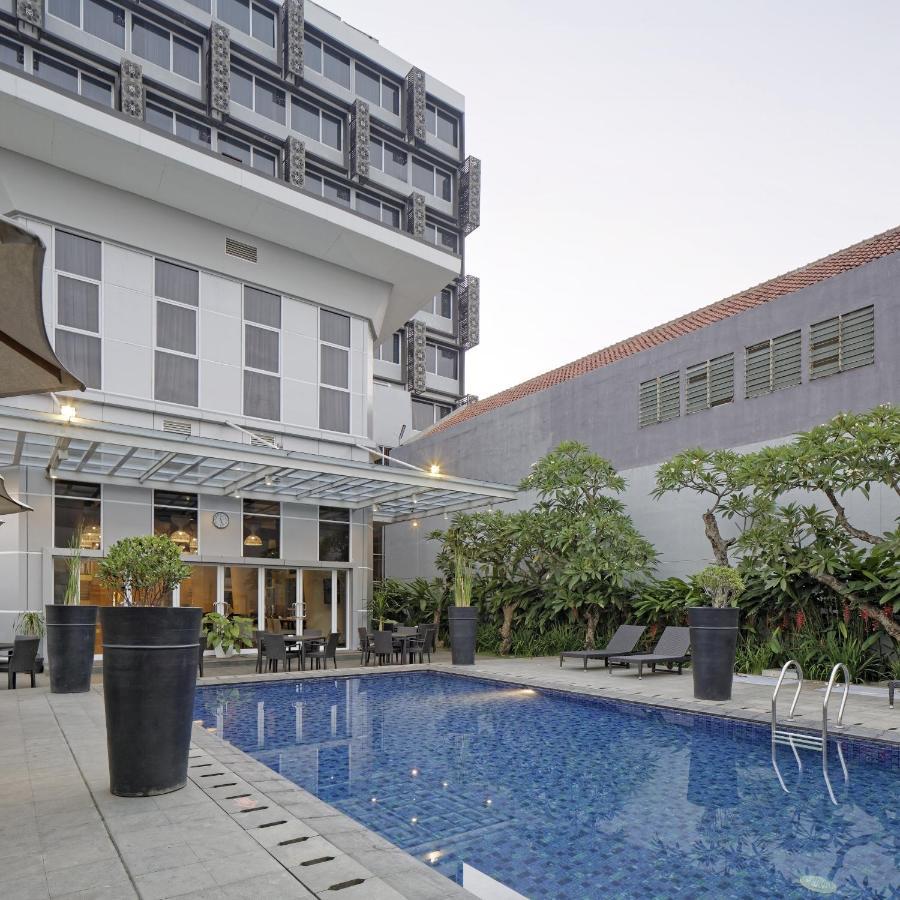Howard Johnson By Wyndham Pekalongan Exterior photo