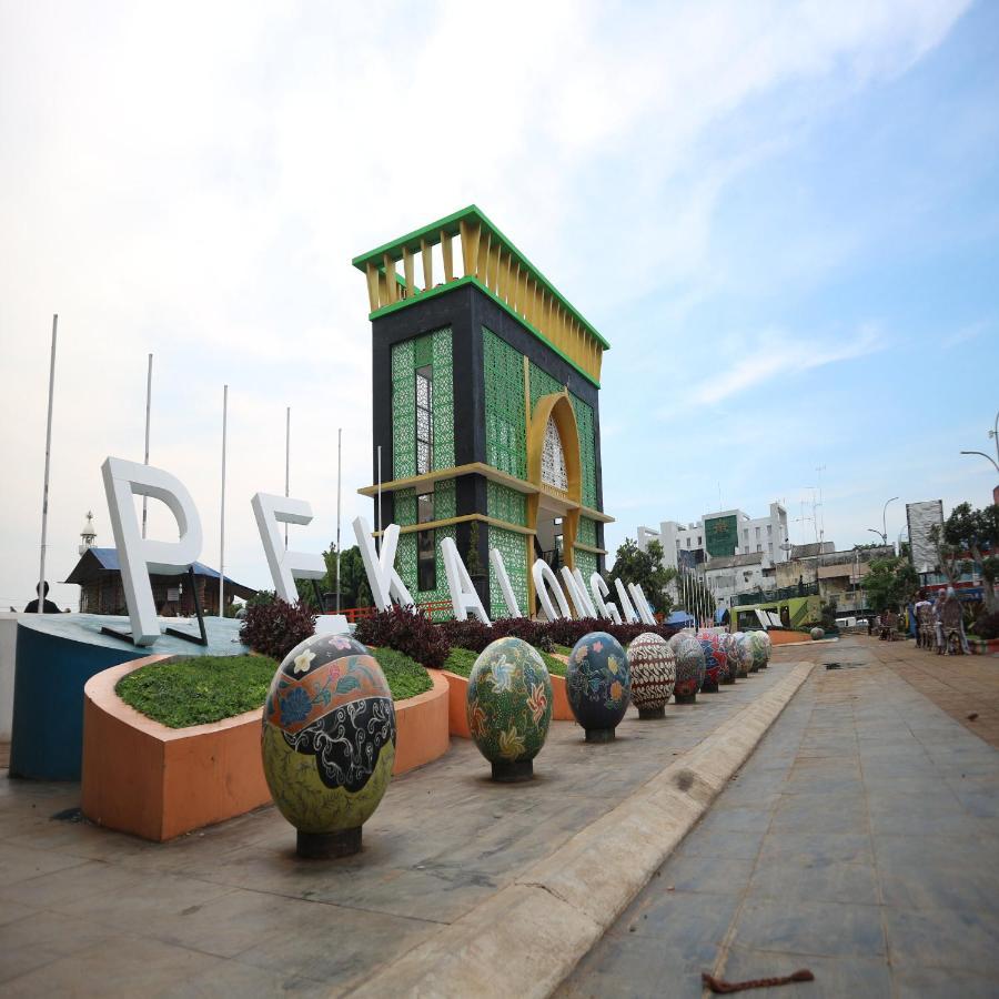 Howard Johnson By Wyndham Pekalongan Exterior photo