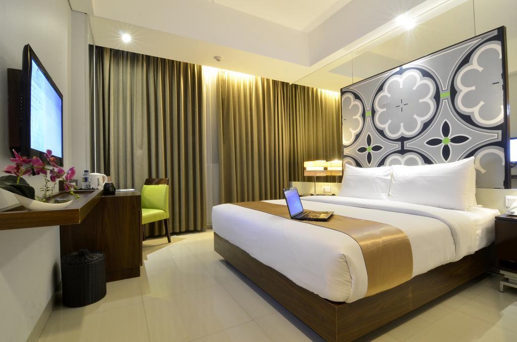 Howard Johnson By Wyndham Pekalongan Exterior photo