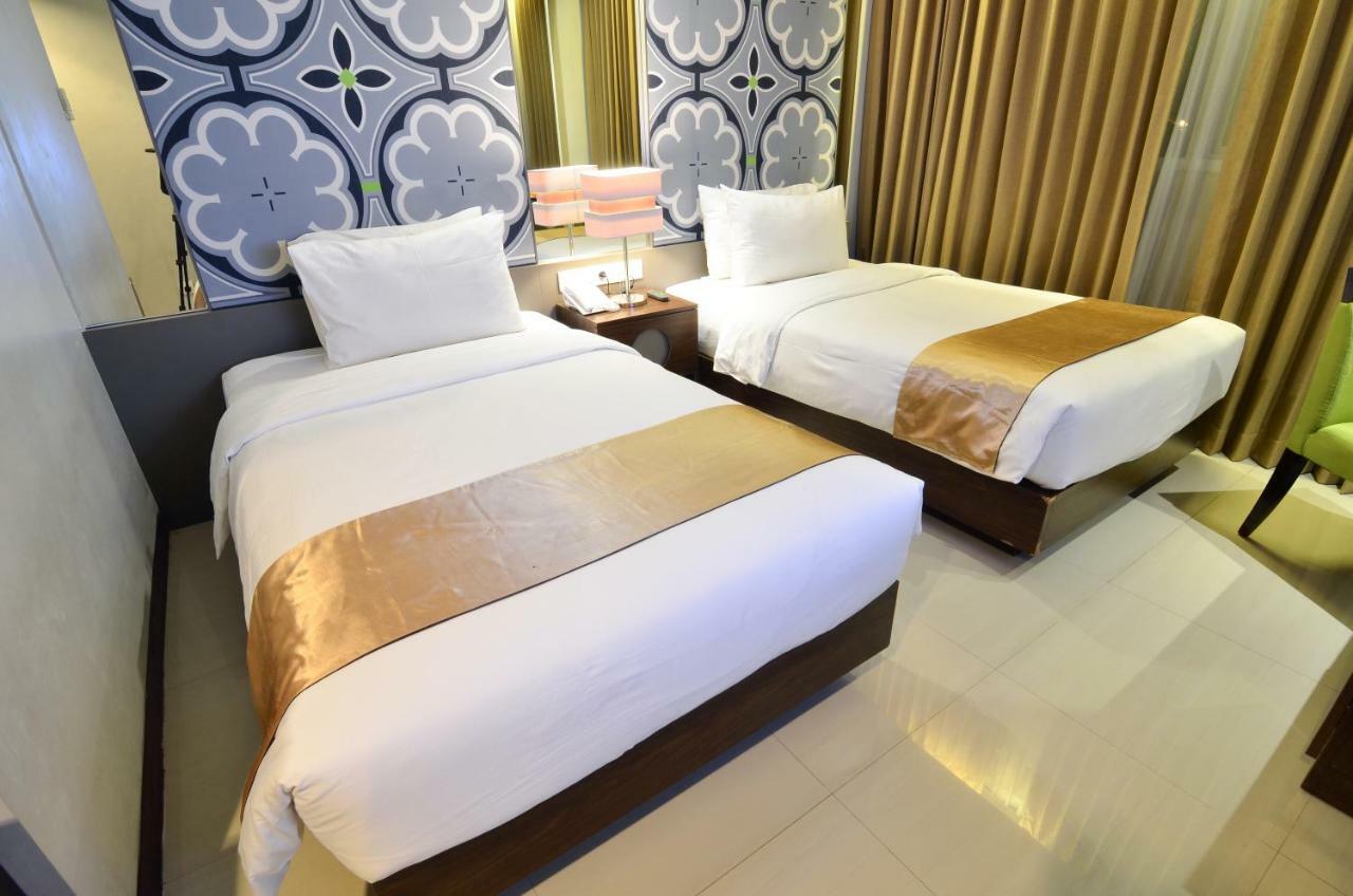 Howard Johnson By Wyndham Pekalongan Exterior photo